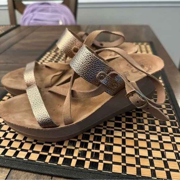 Fantasy Eirine Wedge Sandal - Cameo Dot Size 7 Metallic - Picture 2 of 12